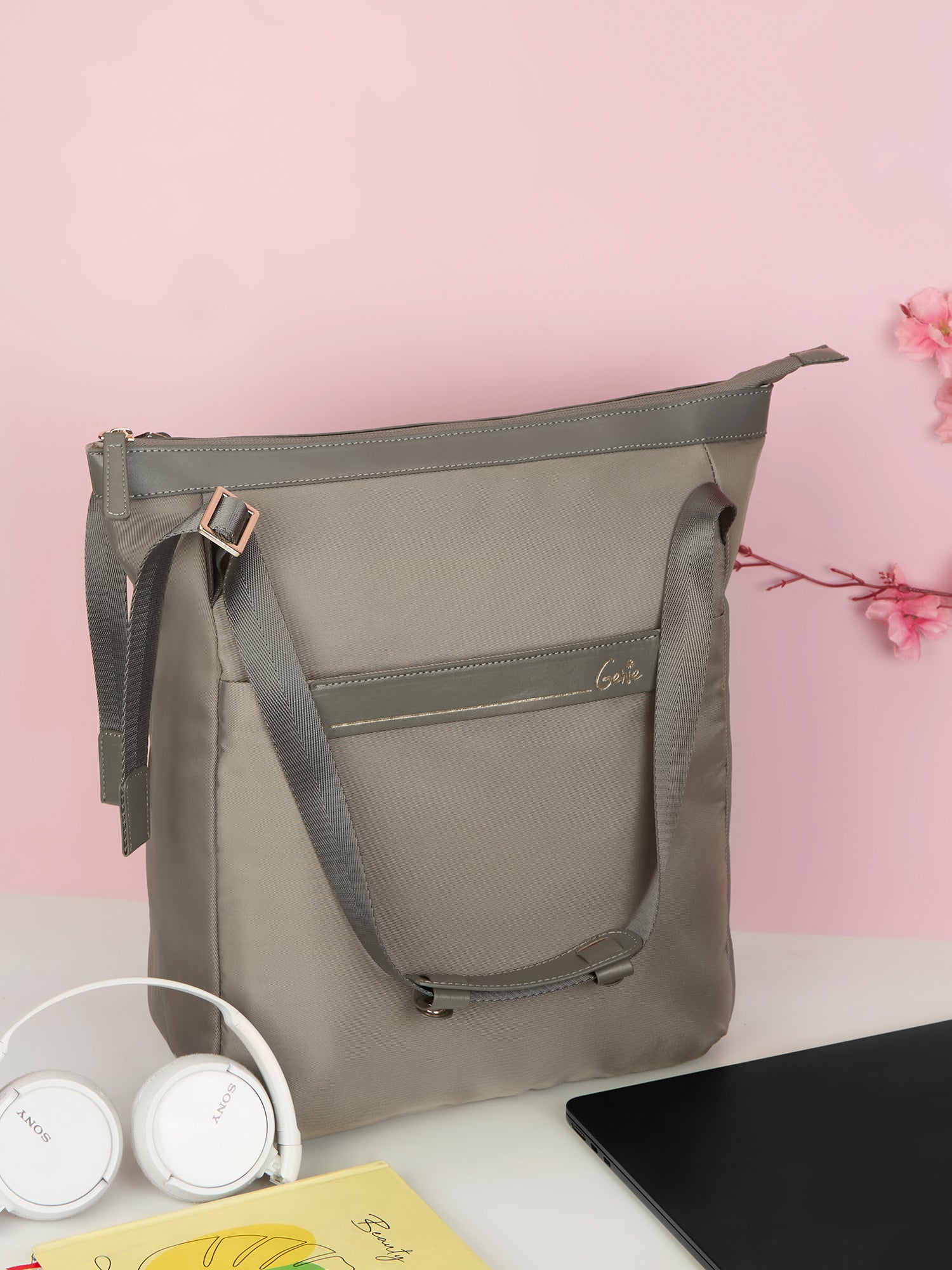 Amber 15L Olive Tote Bag With Laptop Sleeve